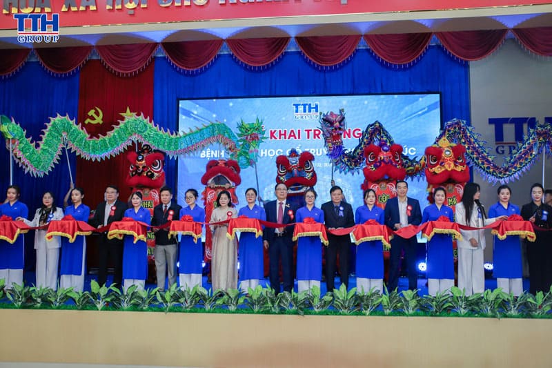 Lễ cắt băng khai trương Bệnh viện YHCT Nguyên Phúc