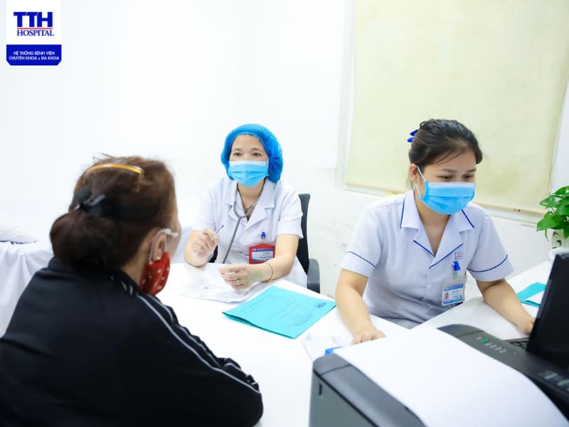 Thăm khám nếu có triệu chứng nghi ngờ Covid -19 để kịp thời phòng bệnh