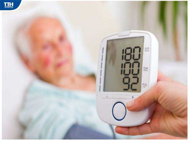 Huyết áp người già bao nhiêu là bình thường?