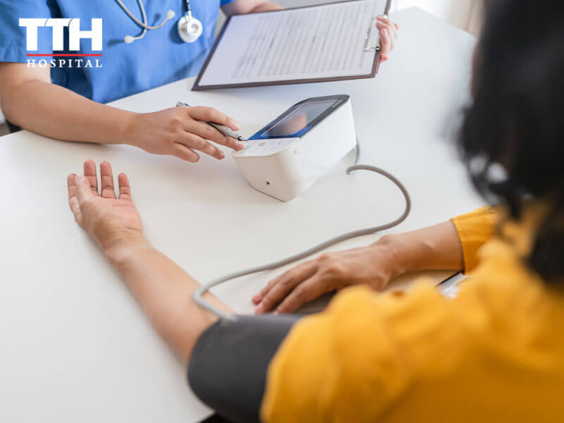 Kiểm tra sức khỏe định kỳ và phát hiện sớm biến chứng